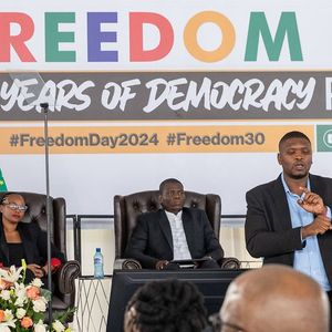 Le président sud-africain Cyril Ramaphosa donne un discours samedi lors du trentième anniversaire des premières élections multiraciales du pays.