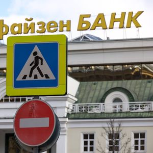 La banque autrichienne Raiffeisen Bank International a pesé pour plus de la moitié des impôts vers�és par les banques occidentales toujours présentes en Russie.