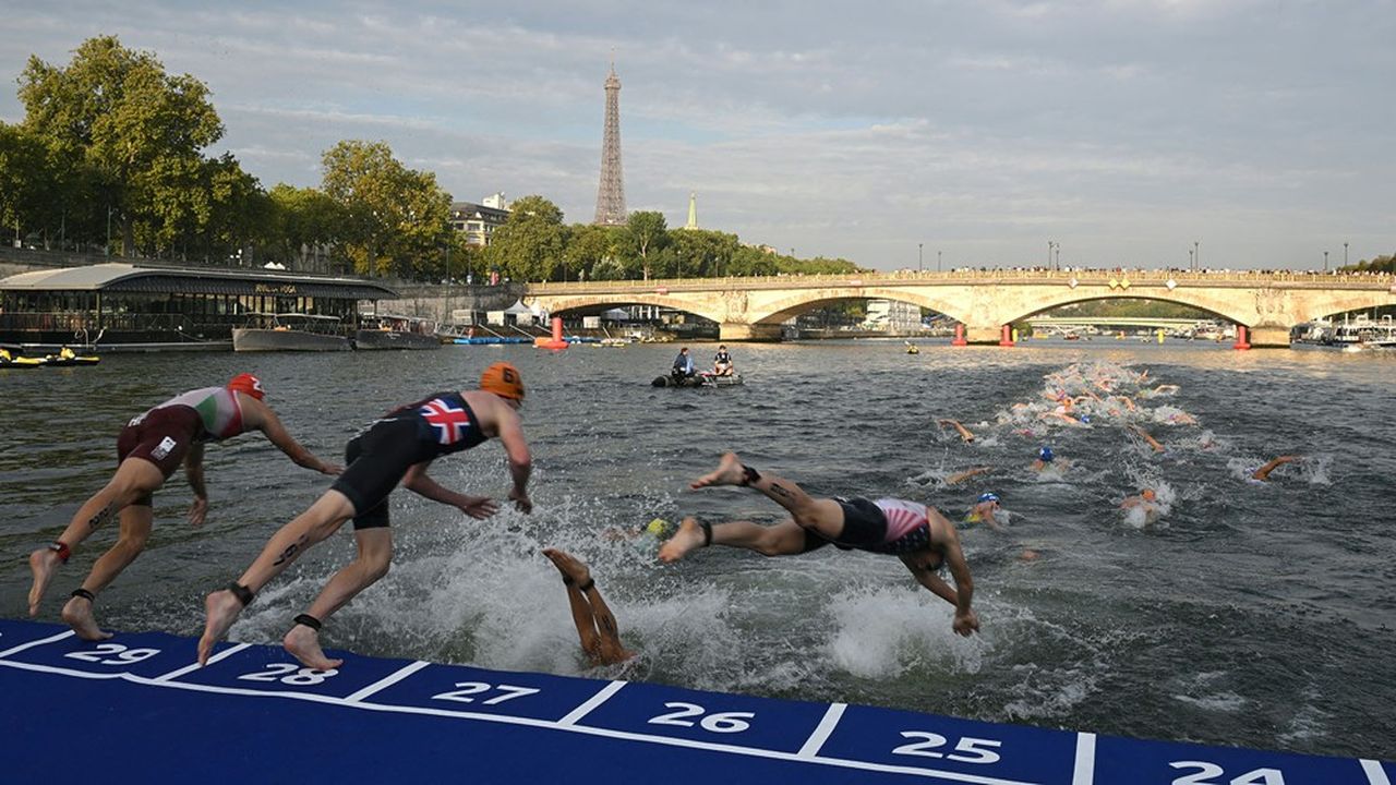 Une épreuve test de triathlon en vue des JO de Paris 2024, à Paris, le 18 août 2023.