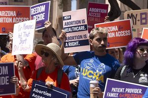 Les promoteurs d'une initiative populaire avaient annoncé en avril avoir recueilli les signatures nécessaires pour obtenir un référendum afin d'inscrire l'avortement dans la Constitution de l'Arizona.