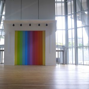 Ellsworth Kelly, Spectrum VIII, acrylique sur toile, douze panneaux joints, 2014, rideau de scène d'Ellsworth Kelly dans l'Auditorium de la Fondation Louis Vuitton