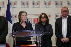 La députée Charlotte Leduc (LFI) et la sénatrice Nathalie Goulet (Union centriste) ont présenté jeudi leur proposition de loi contre les arbitrages de dividendes.