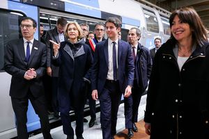 Gabriel Attal a inauguré ce vendredi le nouveau tronçon du RER E entre la gare Saint-Lazare, Porte Maillot, la Défense et Nanterre-La-Folie