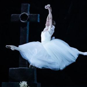 Myriam Ould-Braham dans « Giselle », « le ballet romantique par excellence ».