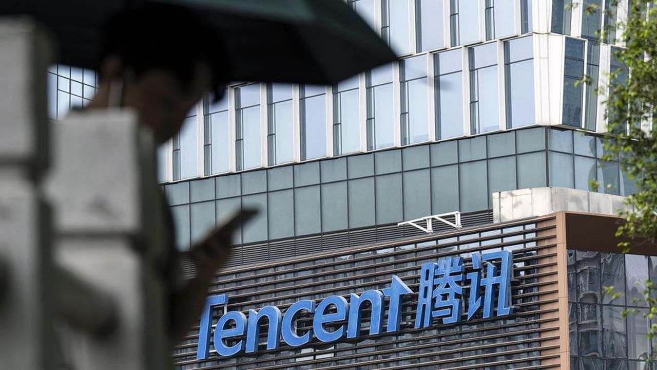 Le cours de Tencent a bondi de 20 % ces deux dernières semaines, mais reste en retrait de moitié environ par rapport à son pic de début 2021.