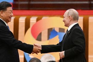Rencontre entre le président chinois Xi Jinping et le président russe Vladimir Poutine lors d'un forum sur les routes de la soie le 18 octobre 2023.