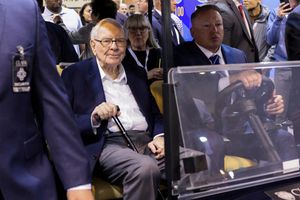 Lors de l'assemblée générale de Berkshire Hathaway, à Omaha, dans le Nebraska, le PDG, Warren Buffett, a confirmé son successeur Greg Abel.