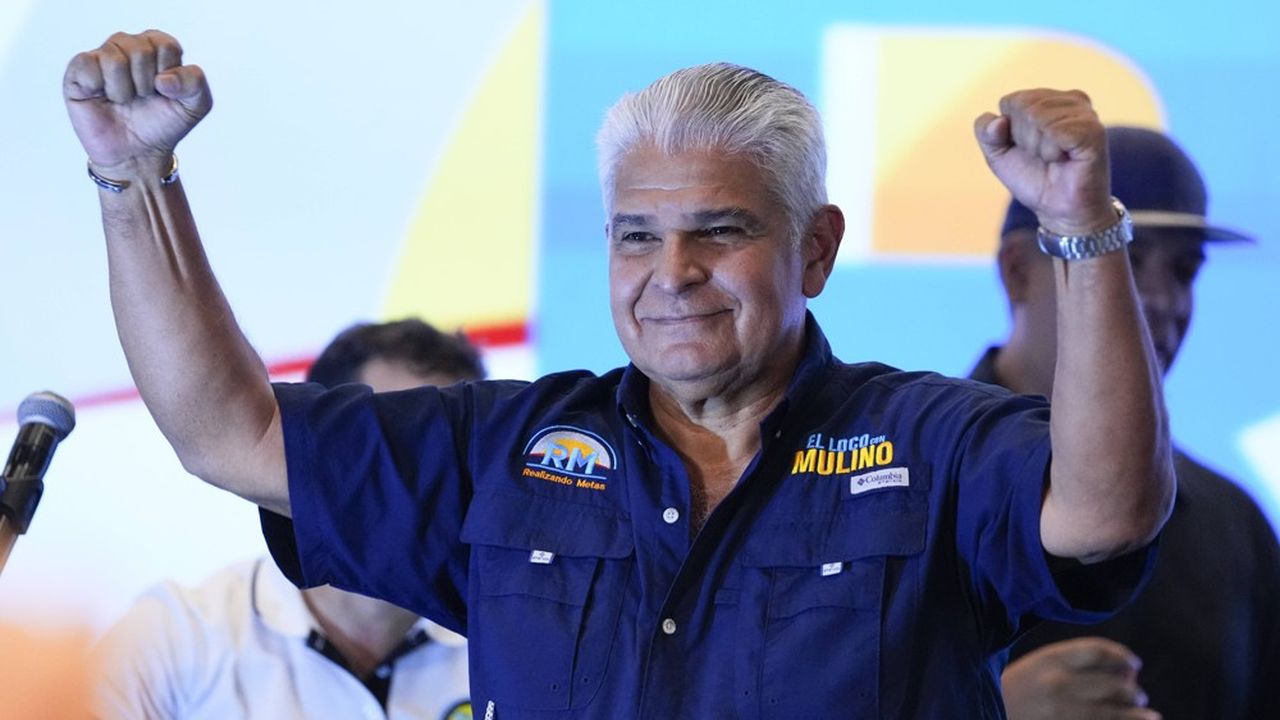 Le conservateur José Raul Mulino célèbre sa victoire à l'élection présidentielle, dimanche 5 mai 2024 à Panama City.