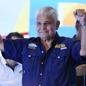 Le conservateur José Raul Mulino célèbre sa victoire à l'élection présidentielle, dimanche 5 mai 2024 à Panama City.