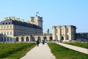Retransmission des épreuves, tennis de table, vague de surf et animations culturelles sont prévus dans l'enceinte du Château de Vincennes (Val-de-Marne) pendant les JO.