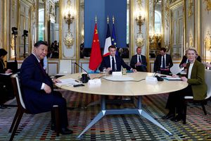 Xi Jinping, Emmanuel Macron et Ursula von der Leyen à l'Elysée ce lundi matin