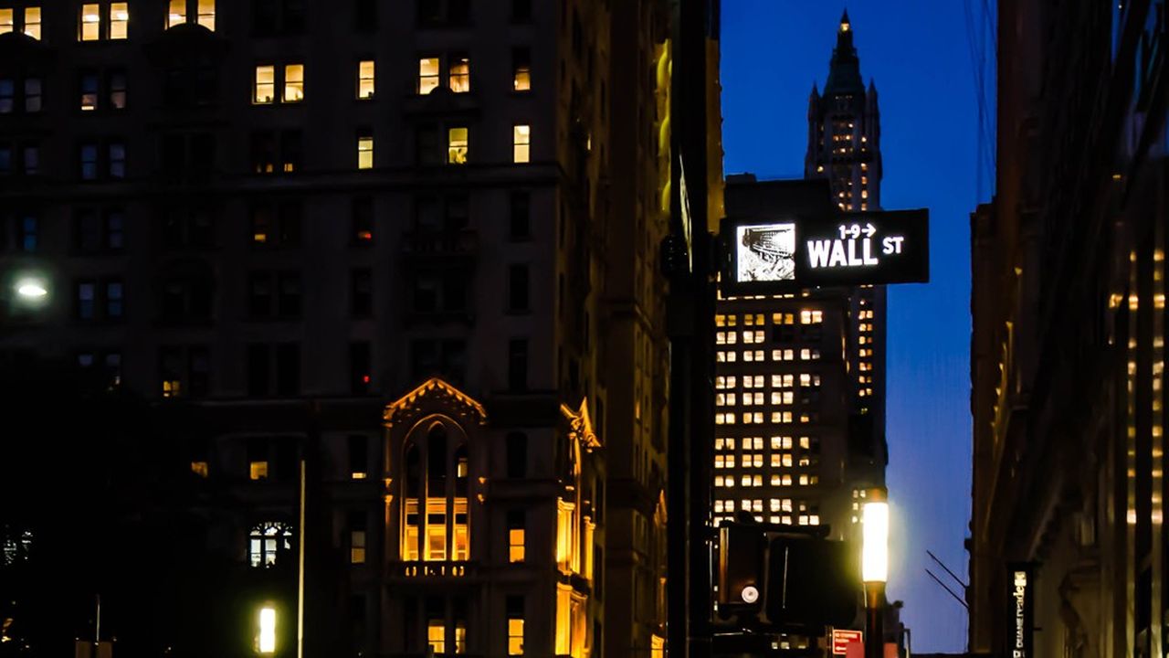 Le New York Stock Exchange (NYSE), qui opère son mythique « floor » à Wall Street, a lancé une consultation auprès de ses utilisateurs sur une éventuelle extension des horaires.