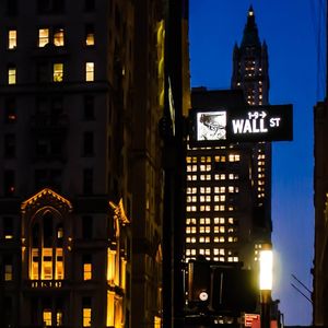 Le New York Stock Exchange (NYSE), qui opère son mythique « floor » à Wall Street, a lancé une consultation auprès de ses utilisateurs sur une éventuelle extension des horaires.