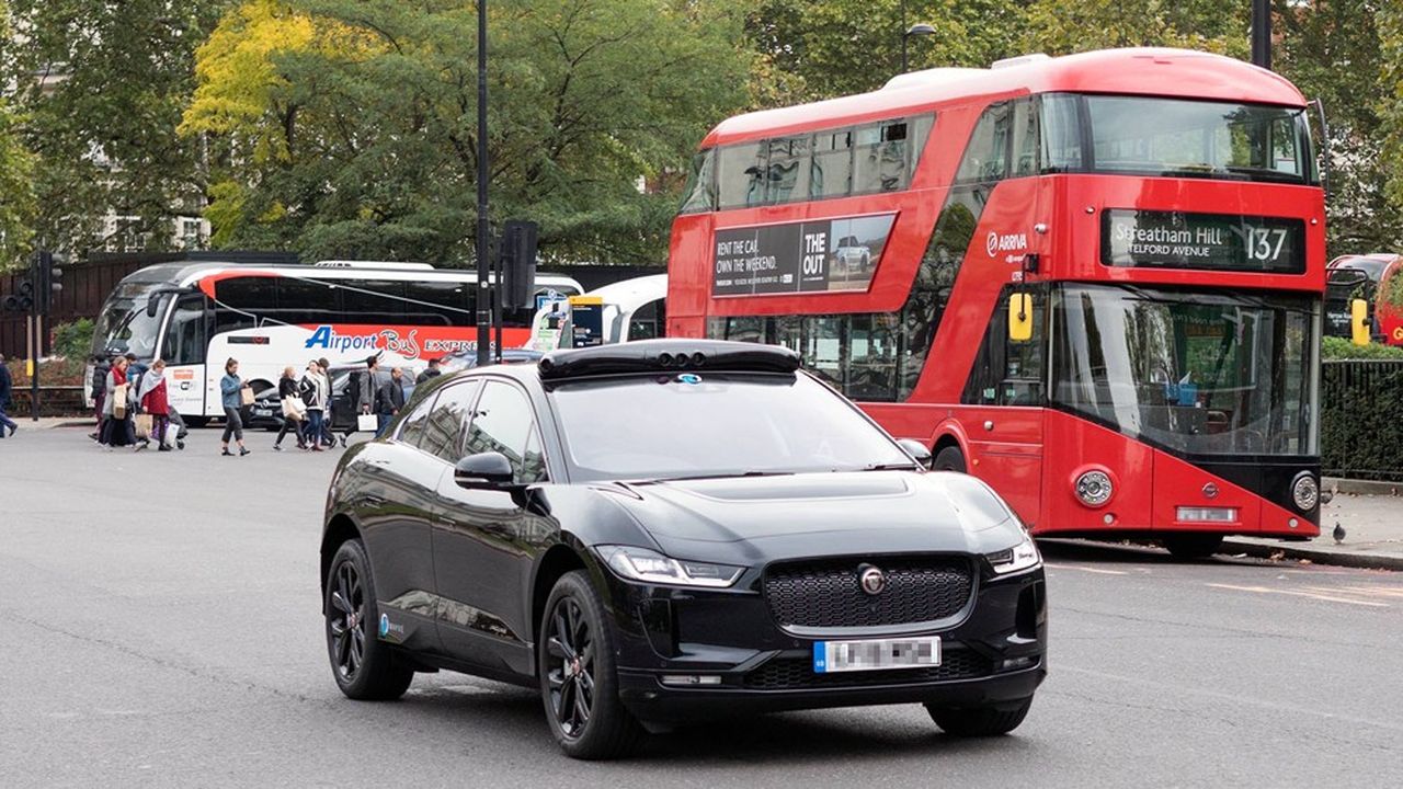 Wayve a déjà testé des voitures autonomes embarquant sa technologie, comme ici dans les rues de Londres.