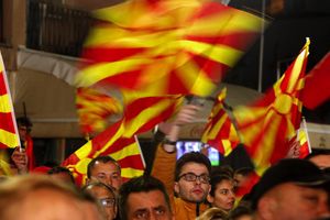 Le 24 avril au soir, les partisans du VMRO-DPMNE ont célébré le large score de leur candidate au premier tour de l'élection présidentielle.