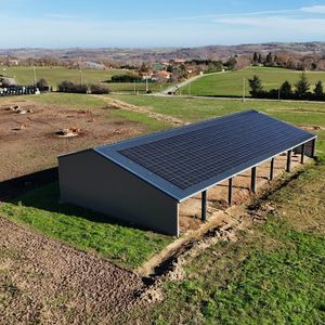 Cette opération donne la possibilité à la PME corse de maîtriser une grande partie de la chaîne de production des panneaux solaires installés sur les hangars agricoles.