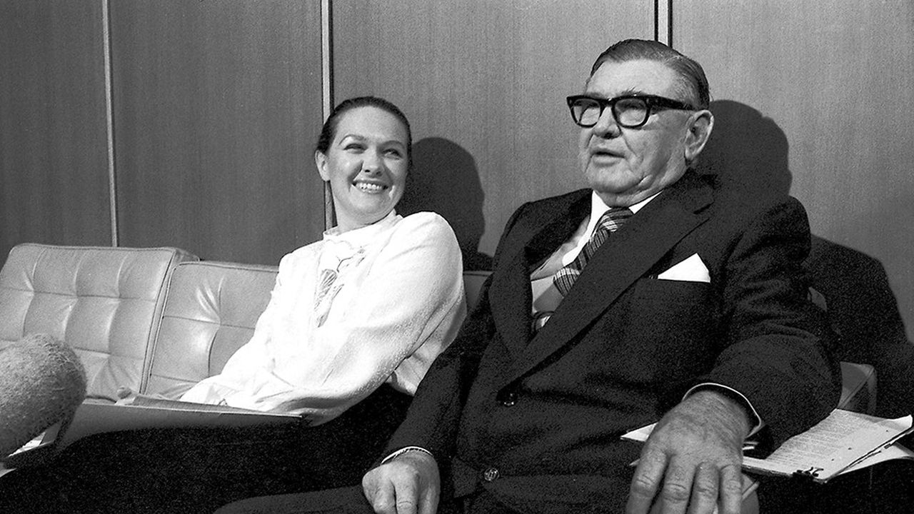 Gina Rinehart, avec son père Lang Hancock en 1982. Elle héritera de son empire en 1992 après une âpre bataille juridique.