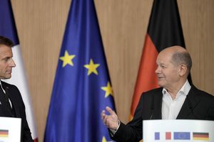 Le Président français et le chancelier allemand, Olaf Scholz, ici à Hambourg en octobre 2023, auront une responsabilité particulière dans la définition des priorités du nouveau cycle législatif, après les élections de juin.