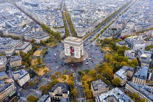 La banque américaine, dont le siège français est situé tout près du rond-point de l'Etoile à Paris, emploie plus de 400 salariés dans l'Hexagone.