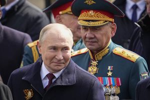 Sergueï Choïgou et Vladimir Poutine le 9 mai 2024, lors de la commémoration du 79e anniversaire de la capitulation de l'Allemagne nazie.