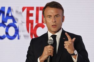 Emmanuel Macron lors de son discours au sommet Choose France organisé au château de Versailles.