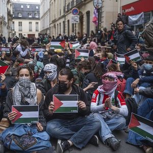 Un peu partout en Europe et aux Etats-Unis, comme ici à Paris le 26 avril, des étudiants manifestent leur soutien à Gaza.