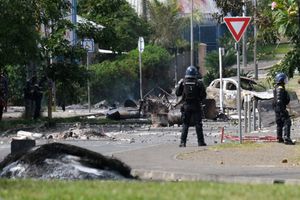 Des commerces ont été incendiés et pillés à Nouméa.