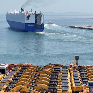 Un navire au port de Yantai, dans la province chinoise du Shandong, transportant des produits chinois destinés à l'exportation.