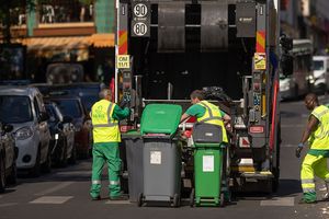 « Ce mercredi matin, les services de propreté et de collecte des déchets se déroulent normalement », affirme l'Hôtel de Ville dans un communiqué.
