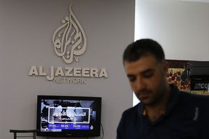 La chaîne Al-Jazeera, qui émet en continu, est très populaire parmi les Palestiniens et dans le monde arabe.