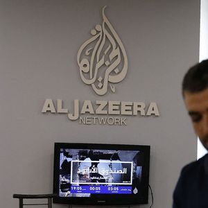La chaîne Al-Jazeera, qui émet en continu, est très populaire parmi les Palestiniens et dans le monde arabe.