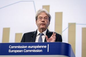 Le commissaire européen à l'Economie, Paolo Gentiloni, prévoit une reprise timide de l'économie des Vingt-Sept cette année.