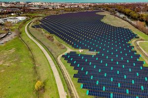 La variabilité de la production d'électricité est l'un des freins au développement des parcs solaires.
