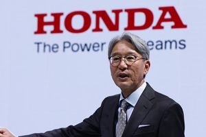 Toshihiro Mibe, le PDG de Honda, a annoncé, jeudi, un doublement du montant des investissements du constructeur dans l'électrification de sa gamme.