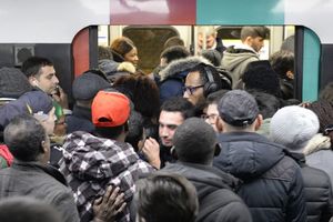 Une énième journée noire en vue ce mardi pour les usagers de la SNCF en Ile-de-France. Le recours au télétravail pourrait toutefois atténuer son incidence.