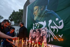 Des hommages se sont multipliés dans le monde musulman après la disparition du président iranien, comme ici à Bagdad, en Irak.