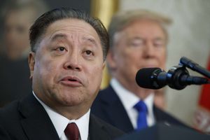 Hock Tan, le patron de Broadcom (photo : le 2 novembre 2017 à la Maison-Blanche), a été le patron américain le plus payé ene 2023.