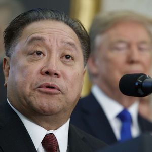 Hock Tan, le patron de Broadcom (photo : le 2 novembre 2017 à la Maison-Blanche), a été le patron américain le plus payé ene 2023.