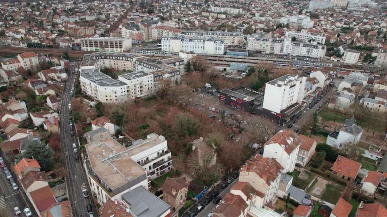 Un terrain vague de 11.000 mètres carrés, à l'abandon depuis une trentaine d'années,  enlaidit considérablement l'entrée de ville et son pôle gare , assure le maire de Houilles.