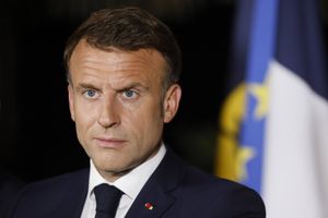Emmanuel Macron s'est dit « prêt à débattre maintenant » avec Marine Le Pen, avant les européennes du 9 juin.