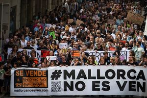 Des milliers de manifestants ont défilé à Majorque, ce samedi, pour protester contre les effets nuisibles du tourisme de masse.