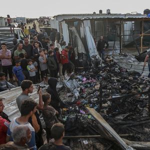 « Un avion a frappé un complexe du Hamas à Rafah dans lequel opéraient d'importants terroristes du Hamas », a indiqué l'armée israélienne dans un communiqué.