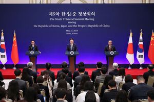 Après plus de quatre années sans sommet trilatéral, les dirigeants des trois plus grandes puissances d'Asie se sont retrouvés, ce lundi, à Séoul.