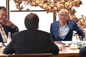 Henri Giscard d'Estaing, le président du Club Med, et Guo Guangchang, le patron de Fosun, en 2019.