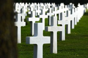 Les tombes du cimetière de Colleville-sur-Mer n'évoquent-elles pas celles des cimetières ukrainiens ? Une fois de plus en Europe, on meurt pour la défense de la liberté.