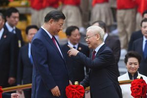 Fin 2023, les questions multilatérales et maritimes étaient au menu de la visite de Xi Jinping au Vietnam, la première depuis six ans.