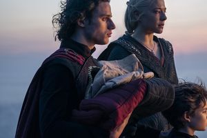 Harry Collett (Jacearys Targaryen), Emma d'Arcy (Rhaenyra), Oscar Eskinazi (Joffrey Velaryon), dans «House of The Dragon» saison 2.