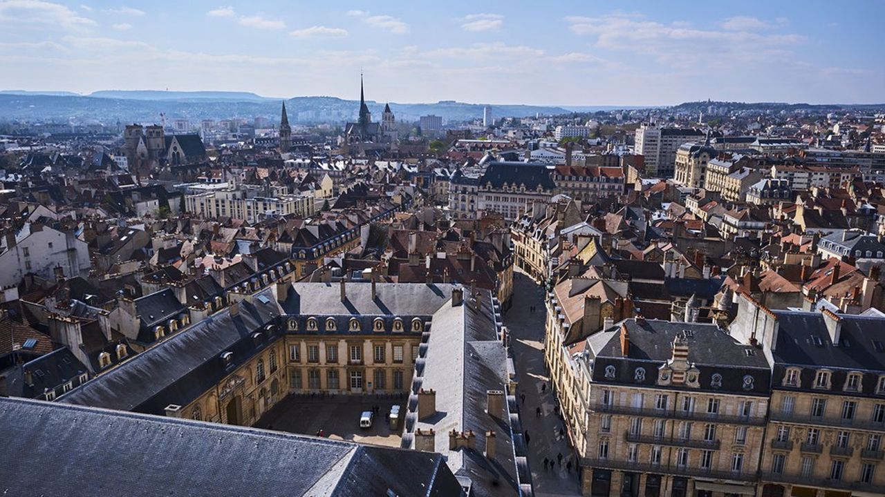 Le bureau ouvert par l'agence de communication parisienne Lucette en plein centre-ville de Dijon (Côte-d'Or), dans des locaux partagés avec la direction des Columbus Café de Dijon et d'Auxerre, démarre de zéro.