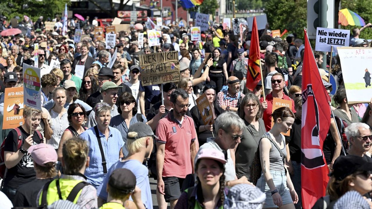 « Les nazis dehors ! » : forte mobilisation en Allemagne contre le congrès de l'extrême droite