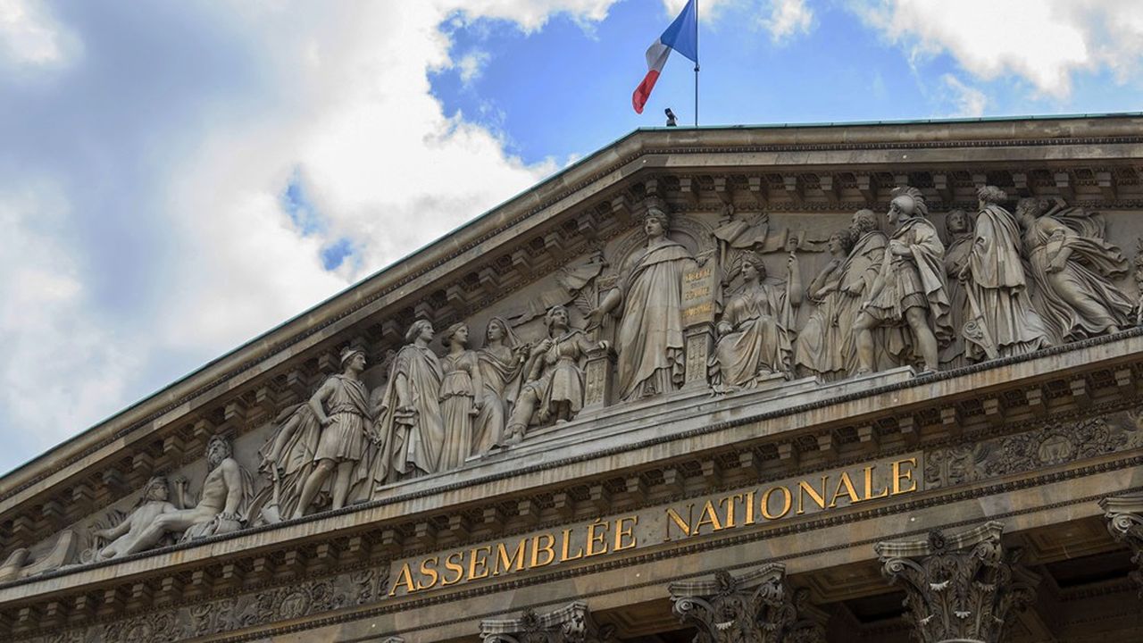 L'Assemblée nationale où siègent les 577 députés.